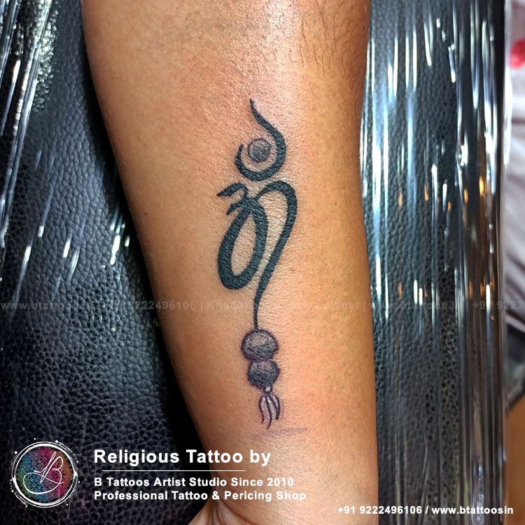 3d Rudraksha armband with Mritunjaya Mantra Tattoo by Anmol Jeswani  Wanderer Tattoos Chetakpuri   Band tattoo designs Forearm band tattoos  Tattoo designs men